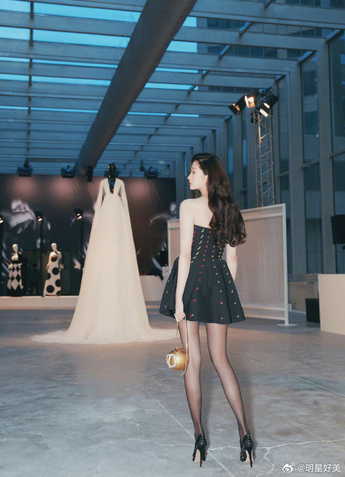 18岁禁止进入APP主界面展示